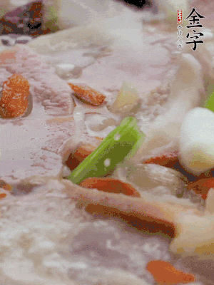 最后下枸杞、蒜白。